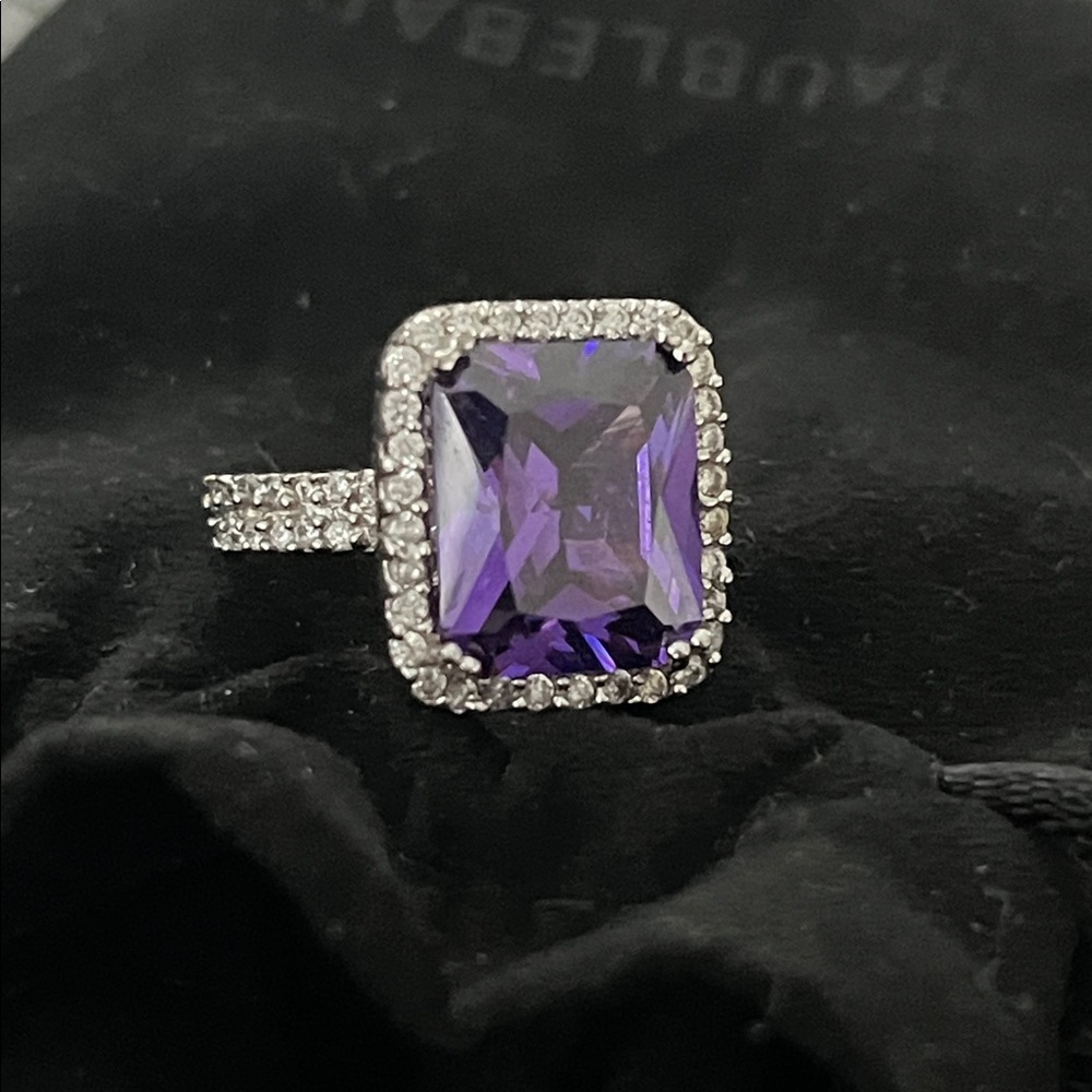 Elegant Amethyst Silver and zirconia Ring